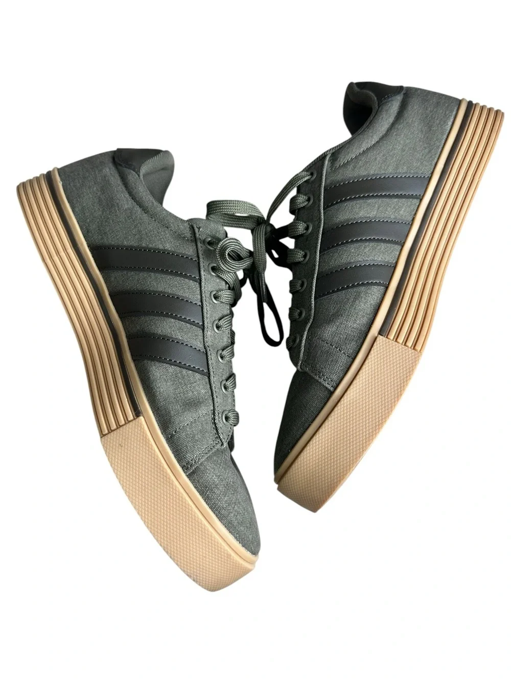Adidas Men’s Daily 4.0 Canvas Sneakers. Size 11. Olive Green